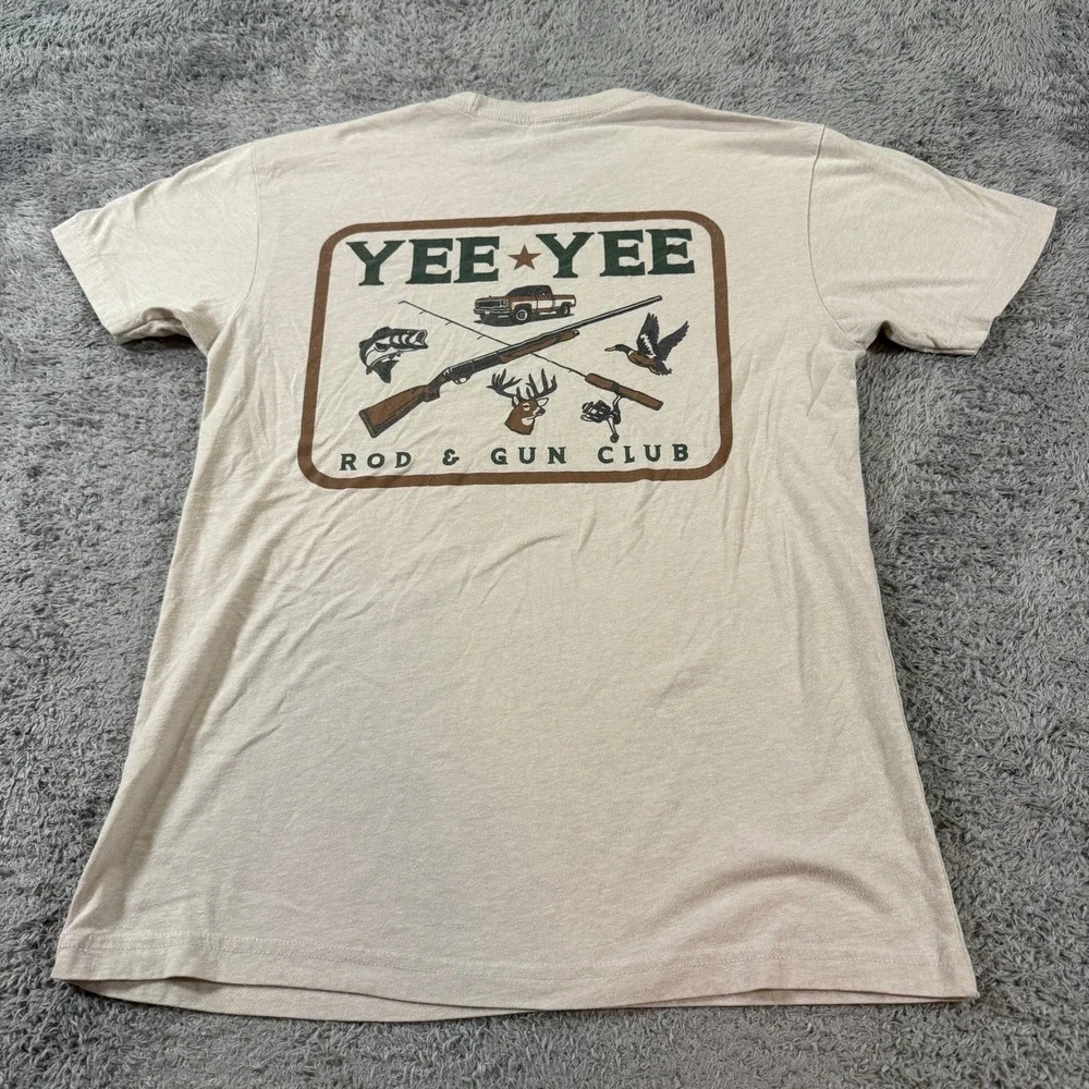 Yee Yee Mens Rod & Gun Club Graphic T Shirt Size Small Tan Short Sleeve Tee